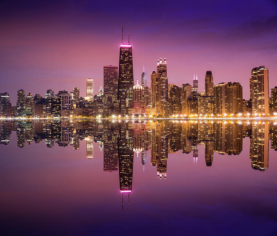 Chicago, Illinois skyline at night